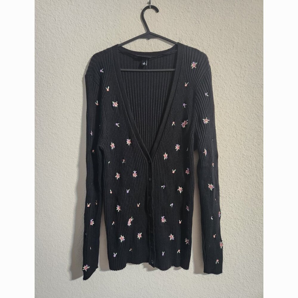 Torrid Women’s ribbed V-neck Black Cardigan with embroidered flowers size 2 (2X)